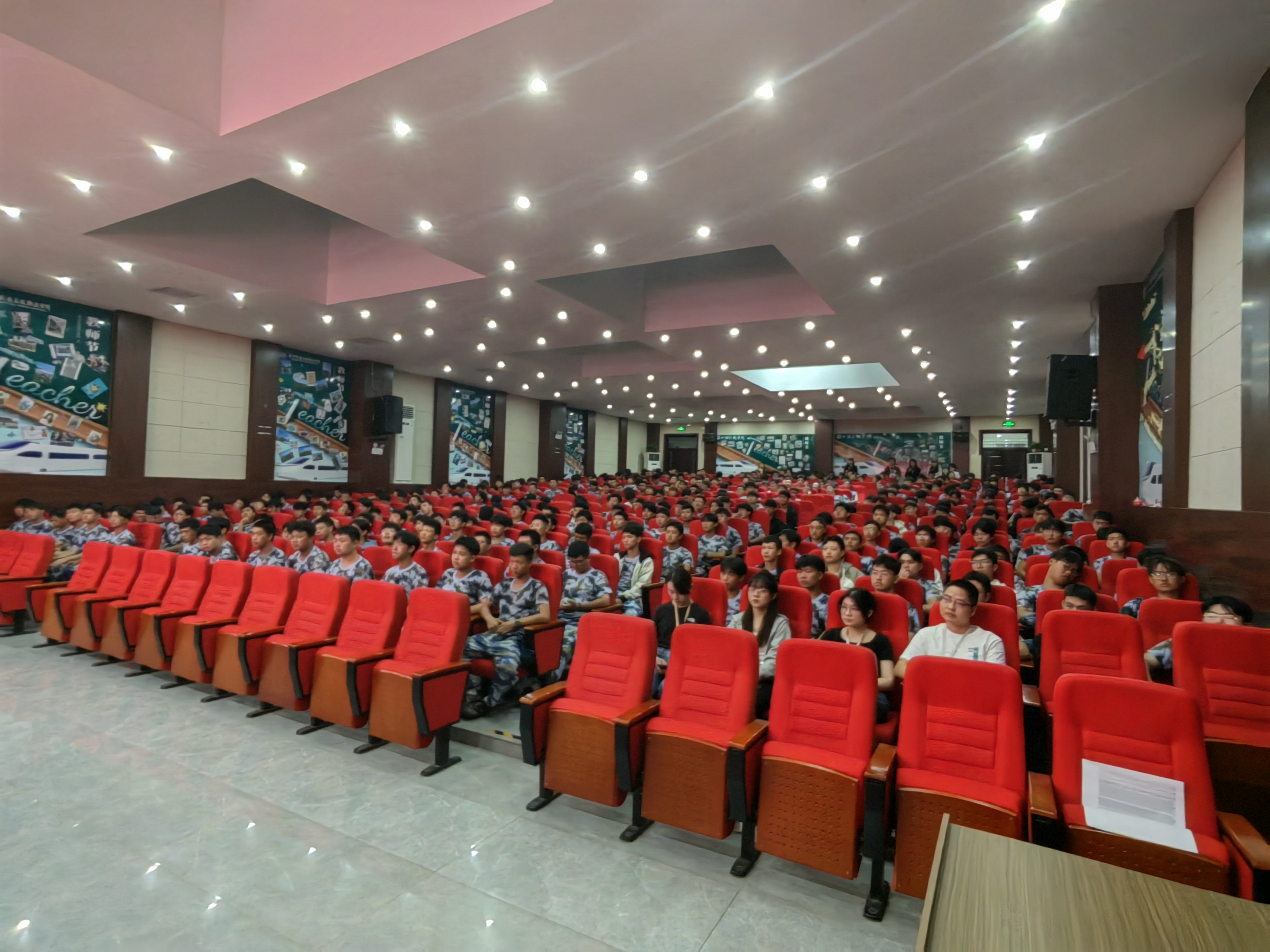 讲座照片3.jpg